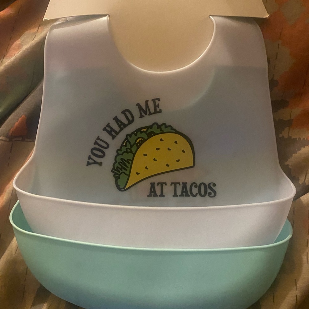 Toddler cartoon easy clean rubber food catching bib - Picture 2 of 3